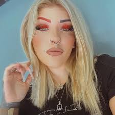 Lisa Mancinelli's Instagram, Twitter & Facebook