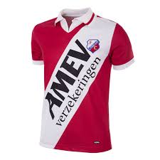 The collar is all red in colour. Fc Utrecht 1993 94 Copa Home Retro Football Shirt Retro Football Shirt Blog