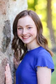 Emily Saari's Instagram, Twitter & Facebook