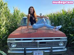 Laura Carlson Wilson  Laura Farms  laura_farms  lauraywilson Nude Leaks  OnlyFans Photo 8 - Nudogram v2.1