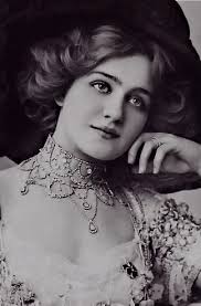 100-Year-Old Photos of the Most Beautiful Women of the Last Century