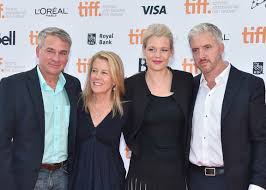 A licença de taxi utilizada por mel gibson em teoria da conspiração na verdade pertence a raffi paloulian, um. The Theory Of Everything Teoria Intregului 2014 Film Cinemagia Ro