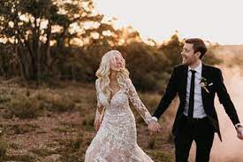 Real Maggie Bride Wearing The Dakota Wedding Dress By Sottero And Midgley A Lovely Long Sottero And Midgley Wedding Dresses Wedding Dresses Boho Wedding Dress