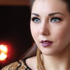 Erin Clapp's Instagram, Twitter & Facebook