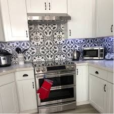Black And White Ceramic Tile Backsplash Artea 10 X 10 Porcelain Field Tile In 2020 Backsplash With Dark Cabinets White Tile Backsplash Black White Backsplash