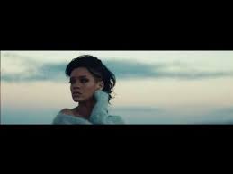 Watch Rihanna S Dazzling New Video For Diamonds Rihanna Diamonds Rihanna Music Videos