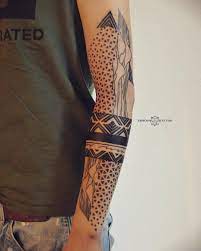 Black Dotwork Tattoo Simon Tattoo Tattoo Studio In Teufen Ar Unterarm Armeltatowierungen Armeltatowierungen Tattoo Band