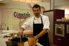 Cómetelo es un programa de cocina para toda la familia en el que cada día nuestro joven chef enrique sánchez, al que le avala una dilatada experiencia profesional, nos propone una receta original y de fácil elaboración con productos cien por cien andaluces. Ayuntamiento De Pizarra