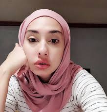 Pendedahan tersebut dibuat zarina atau nama sebenarnya zarina anjoulie lavocah mohd. Zarina Anjoulie Kembali Beraksi Kosmo Digital