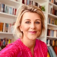 Karin Kunz's Instagram, Twitter & Facebook