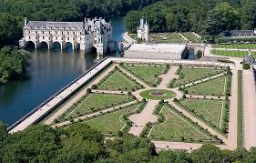 Chenonceau is located approximately two hours south hours: Reneu Chateau De Chenonceau