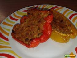 Cous cous peperoni e tonno. Peperoni Ripieni Di Cous Cous Con Verdure Tonno E Mozzarella Ricetta Trovaricetta Com