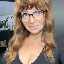 Why are non-EDM people often negative towards the EDM scene?