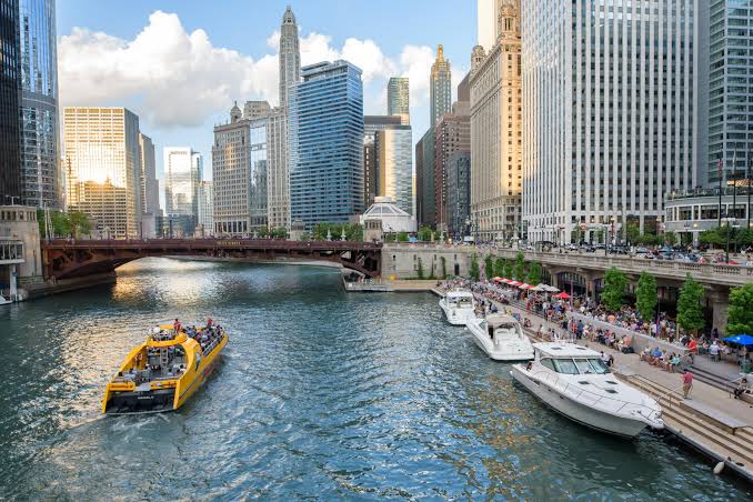 The Chicago Riverwalk: Outdoor Fun Along the River