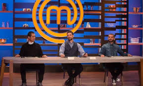 Τα spoilers είναι πολλά που αφορούν στο παιχνίδι, και τις τελευταίες μέρες έχουν κυκλοφορήσει φήμες που αναφέρουν πως οι σταύρος, σταυρής, τζον, μαρία, δημήτρης και γιώργος είναι τα άτομα τα οποία απαρτίζουν την τελική. Masterchef Spoiler Tote 8a Ginei O Megalos Telikos Vid