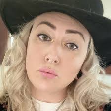 Cori Mickelson's Instagram, Twitter & Facebook