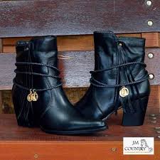 Bota Country Feminina Cano Curto Couro Preto com Pingente Deixe sua marca  por onde passar com nossas botas femininas. Um símbolo de força, elegância  e tradição para mulheres modernas. ❤ - WhatsApp (