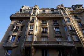Art deco style is a style of contradictions and extremes. Art Deco Architecture In Paris 10 Fabulous Buildings Happy Frog Travels
