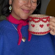 We love last minute Christmas sewing around here 🤠💫🌲 Made with the Hurry  Home Quilt Block by @spaghetti_western_sewing Fabric: mostly thrifted with  some prints by @fableism ❣️