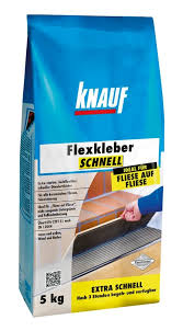Hier werden bodenfliesen in einem neubau verlegt. Knauf Flexkleber Schnell Globus Baumarkt