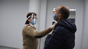 И еще двое из тех, кто болел в прошлом году. Sobyanin Rasskazal Kak Dolgo Moskvicham Pridetsya Nosit Maski Trk Zvezda Novosti 04 06 2020