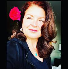 Helen Bukulmez (@HelenBukulmez)