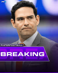 Oh no, #Falcons star CB AJ Terell walks off the field after a non-contact  leg injury.