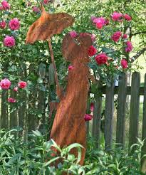 Die raue, eingeschränkte schönheit der wiederverwendeten metallstücke und gartendeko aus metall und rost sprechen für die verbindung zwischen form und funktion. Gartendeko Mit Rost Patina Mein Schoner Garten