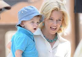 Elizabeth banks is not feeling the love when it comes to her family planning decisions. Elizabeth Banks Dislikes Being Hungover Around Children Hollywood News India Tv