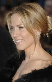 🔴 JANUARY 15 2005 Sheryl Crow, Christina Aguilera and Tim McGraw  participate in a benefit for victims of the tsunami in Southern Asia.