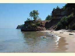 Dogs are also able to use this trail but must be kept on leash. Hiawatha National Forest Grand Island National Recreation Area
