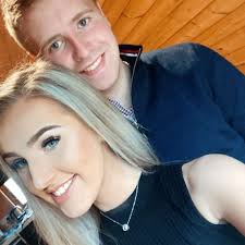 I bought this genie gs5390. The deck doesnt close fully but nothing is  obstructing it. When you lower it, it goes a bit lower than this but  bounces back up. This leaves