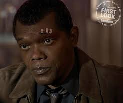 Alguém me segura!!!! A Entertainment Weekly divulgou essas primeiras  imagens para a gente ter um gostinho do que vem por aí no filme "Capitã  Marvel". Nas fotos, podemos ver também Jude Law