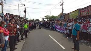Berikut ini besaran gaji pt mayora untuk seluruh posisi lengkap dengan tunjangan yang akan kamu dapatkan. Tolak Gaji Dan Thr Dicicil Giliran Pekerja Pt Eco Smart Garment Demo Murianews
