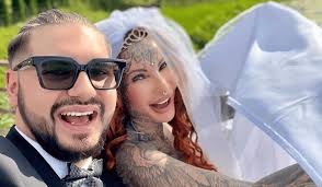Adrianna z "Królowych życia" wzięła ślub z 30 lat młodszym partnerem.  Wcześniej wytatuował sobie jej twarz