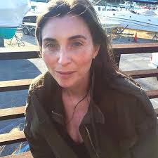 Amazon.com: A Danger to Herself and Others eBook : Sheinmel, Alyssa: Kindle  Store