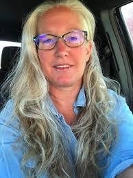 Barbara Thelen's Instagram, Twitter & Facebook