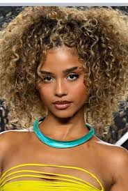 Crazy how y'all think an African shouldn't be a fan of American Musicians  only cuz y'all don't listen to Africans music 😅 it's dumb🥱