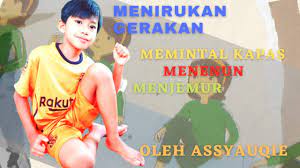 Rongga dada diputar ke depan atau ke belakang disertai gerakan bahu, biasanya sambil mengalihkan arah hadap badan. Menirukan Gerakan Memintal Kapas Menenun Menjemur Mapel Sbdp Kelas 3 Assyauqie Youtube