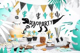 Dinosaurus met taart kleuren.nu is de leukste website voor gratis kleurplaten. Tips Tricks Voor Een Dinosaurus Kinderfeestje Blog By Partydeco Nl Partydeco Nl