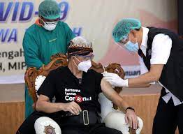 Ganjar pranowo, dalam diskusi bertema 'strategi indonesia keluar dari pandemi', yang disiarkan melalui. Divaksin Pertama Di Jateng Ganjar Rasanya Seperti Digigit Semut Pemerintah Provinsi Jawa Tengah