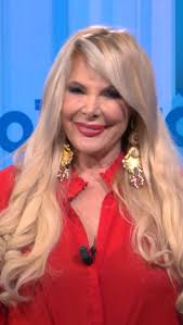 È stato un vero onore accogliere il Presidente di Autostrade Siciliane ,  dott Filippo Nasca, insieme all'Ing. Anna Sidoti, nei nostri studi! Durante  la visita, abbiamo avuto l'opportunità di mostrare da vicino