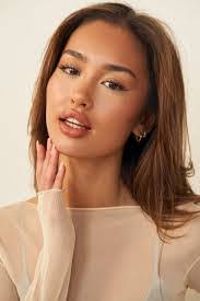 Charlotte Hutton's Instagram, Twitter & Facebook