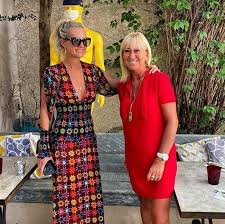 My loving, supportive, optimistic, soul sisters 🙏🏻 i am grateful for you @marieponiatowski @christina291venice and all the ways your life touches mine 💛 i am blessed to be by your side you bring so much light into our lives. 479 Mentions J Aime 22 Commentaires Laeticia Hallyday Fan Laeticiahallidayfan Sur Instagram
