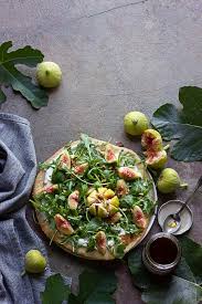 Tarte Figue Roquette Et Yaourt Entree Vegetarienne Legere Recette Figues Alimentation Idee Recette