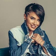 Ea nu va mai pune pe primul loc viata persoanala. Adelina Pestritu Are Un Nou Look Vezi La Ce Schimbare Curajoasa A Recurs Fotomodelul