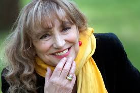 Addio a piera degli esposti, la 'regina scalza' a suo agio nei panni più diversi, malata da tempo, la grande attrice di cinema e teatro si è spenta ieri a 83 anni a roma di di giorgio gosetti, ansa Piera Degli Esposti Si Racconta Mia Madre Era Una Ninfomane Con Lei Ho Condiviso Un Amante