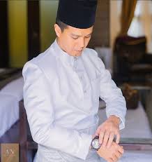 Kalo bini no 2 pun dah kenapa kalau nk amik gambar. 24 Foto Selepas Setahun Berkahwin Izreen Azminda Dan Suami Adakan Majlis Persandingan