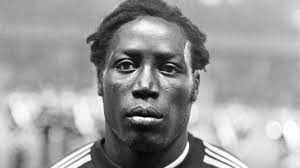 Jeanpierre adams born 10 march 1948 is a french former footballer who played as a central defender dans le coma depuis 35 ans visite a jean pierre adams e. Jean Pierre Adams The 38 Year Coma That Can T Stop Love Cnn