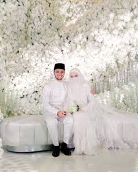 Diver leong mun yee's perseverance has finally paid off. Alia Bastamam On Designing Neelofa S Extravagent Wedding Dress